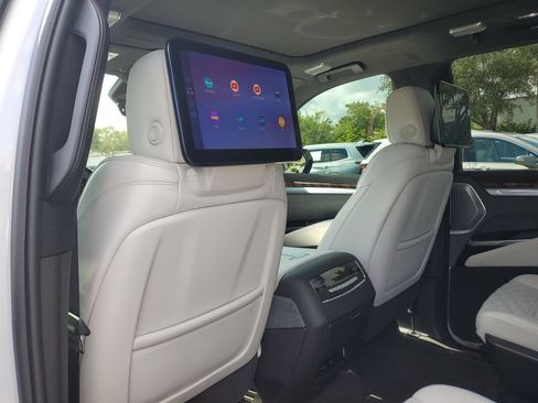 Used 2026 Cadillac Escalade Platinum Sport w/ LPO, ONYX Package AWD/4WD image 15