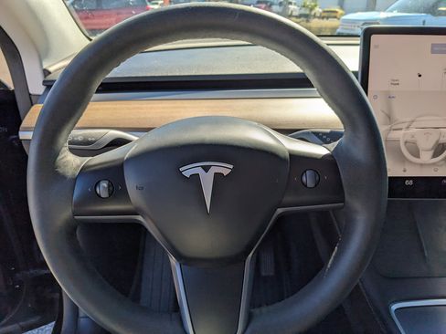 Used 2023 Tesla Model Y Long Range image 28
