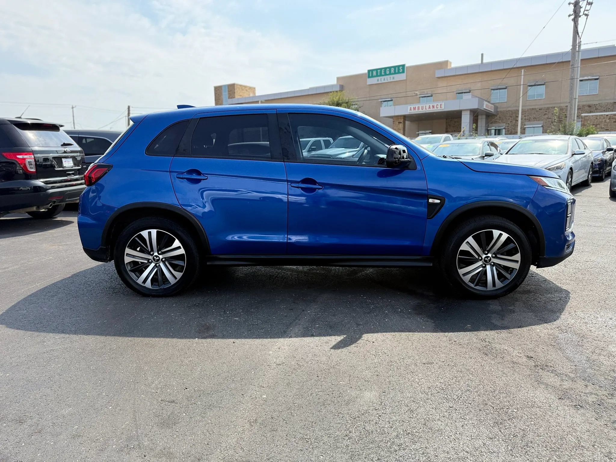 Used 2020 Mitsubishi Outlander Sport ES AWD/4WD image 2