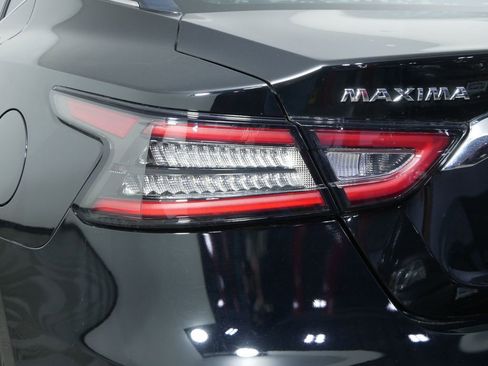Used 2020 Nissan Maxima 3.5 S w/ Floor Mat Group FWD image 12