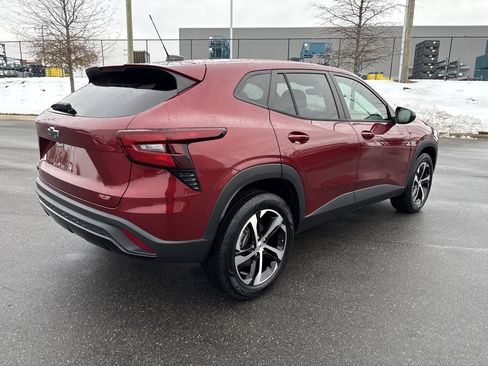 Used 2024 Chevrolet Trax RS w/ Sunroof Package image 9