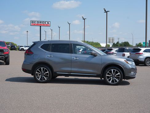 Used 2020 Nissan Rogue S AWD/4WD image 2