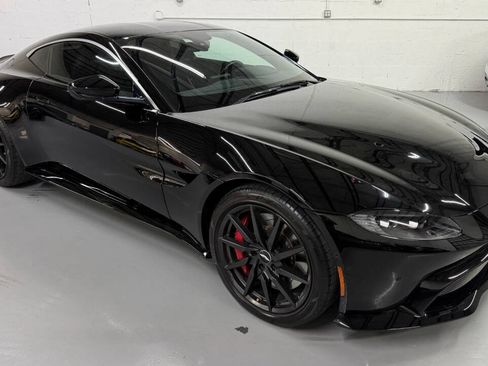 Used 2019 Aston Martin V8 Vantage Coupe RWD image 2