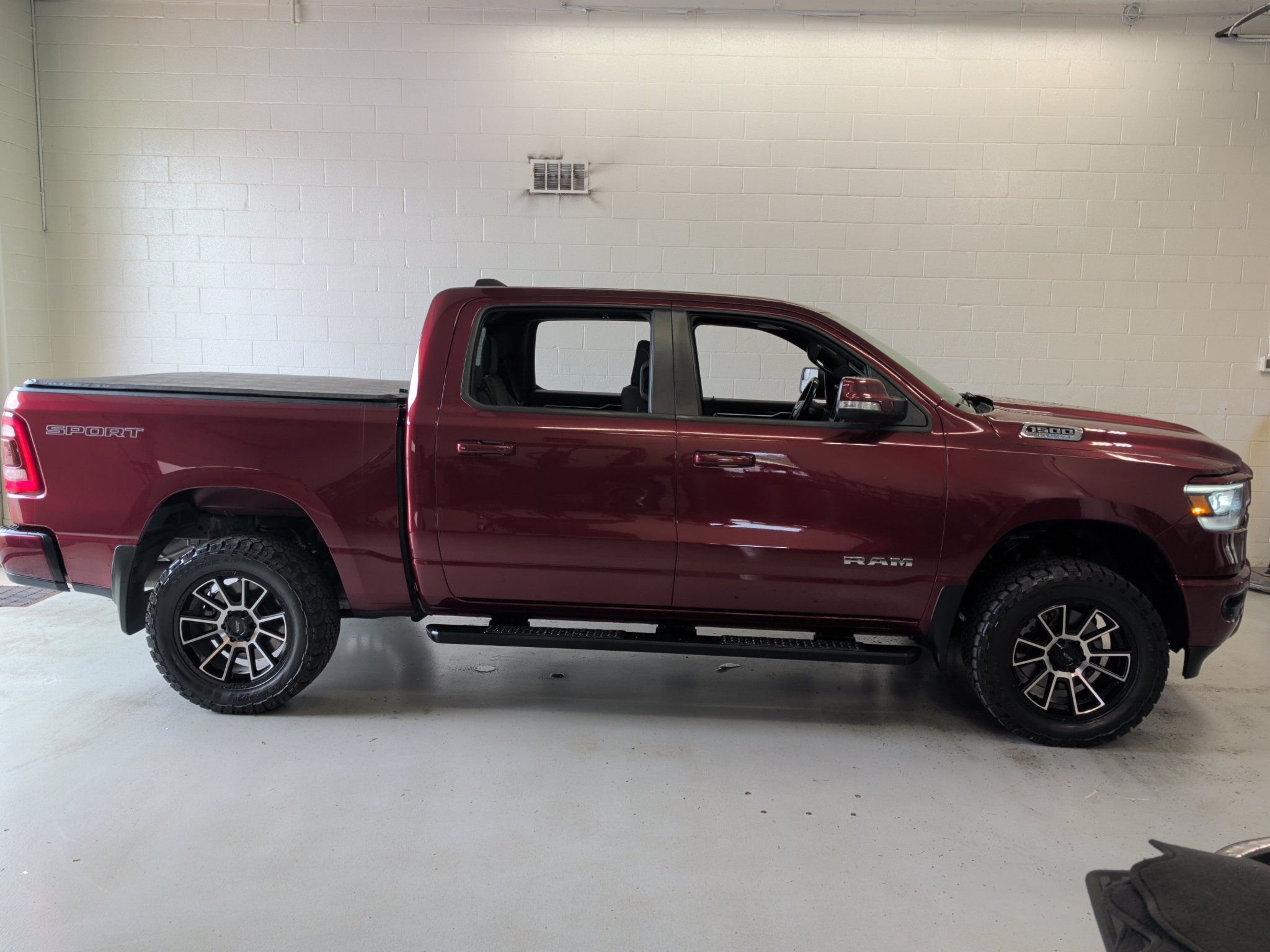Used 2021 RAM 1500 Big Horn AWD/4WD image 2