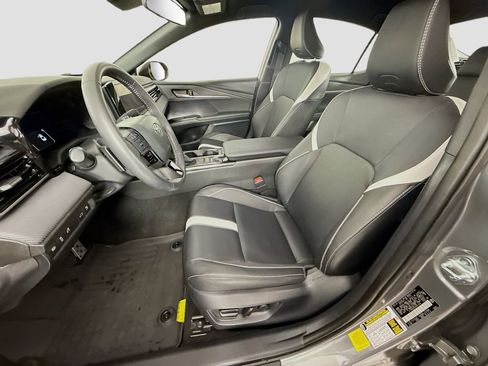 Certified 2025 Toyota Camry SE FWD image 14