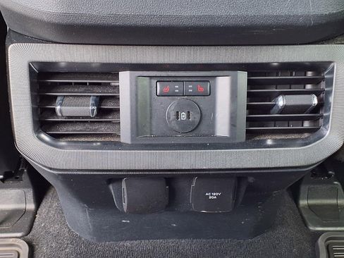 Used 2023 Ford F250 Platinum AWD/4WD image 17