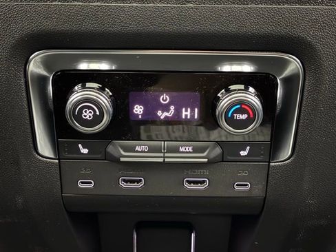 New 2026 GMC Yukon Denali w/ Denali Reserve Package AWD/4WD image 9
