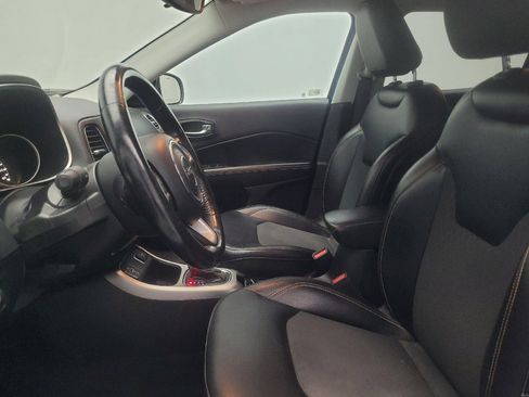 Used 2019 Jeep Compass Latitude FWD image 17