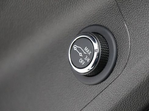 Used 2023 GMC Acadia SLT w/ Elevation Edition image 28