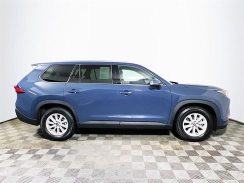 Certified 2024 Toyota Grand Highlander XLE image 9