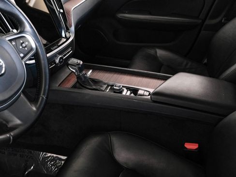 Used 2021 Volvo S60 T5 Momentum image 20