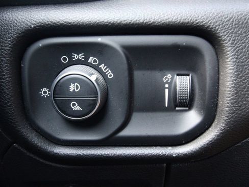Used 2024 RAM 1500 Big Horn AWD/4WD image 21