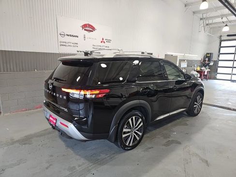 Used 2022 Nissan Pathfinder Platinum w/ Cargo Package AWD/4WD image 3