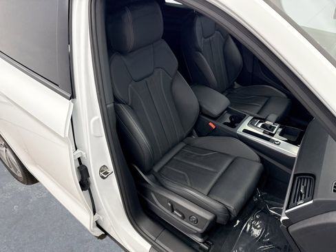Used 2025 Audi Q5 2.0T Premium image 16