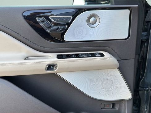 Used 2023 Lincoln Aviator Reserve w/ Equipment Group 201A image 8
