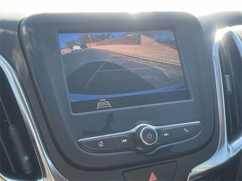 Used 2021 Chevrolet Equinox LT image 27