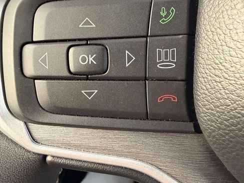 Used 2025 Jeep Wagoneer L 4WD image 16