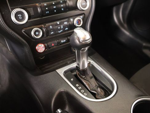 Used 2020 Ford Mustang Coupe RWD image 7