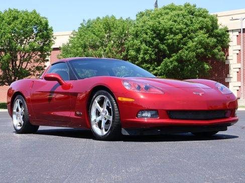 Used 2008 Chevrolet Corvette Coupe w/ Z51 Performance Package image 1