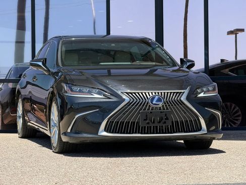 Used 2021 Lexus ES 300h Ultra Luxury w/ Accessory Package 2 FWD image 18