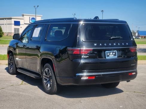 Used 2024 Jeep Wagoneer L Series II w/ Flexible Seating Group AWD/4WD image 4