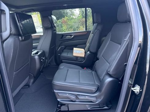 New 2026 GMC Yukon XL Denali w/ Denali Reserve Package AWD/4WD image 14