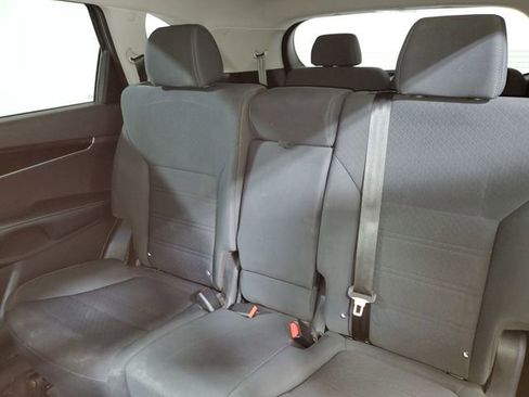 Used 2019 Kia Sorento LX image 10
