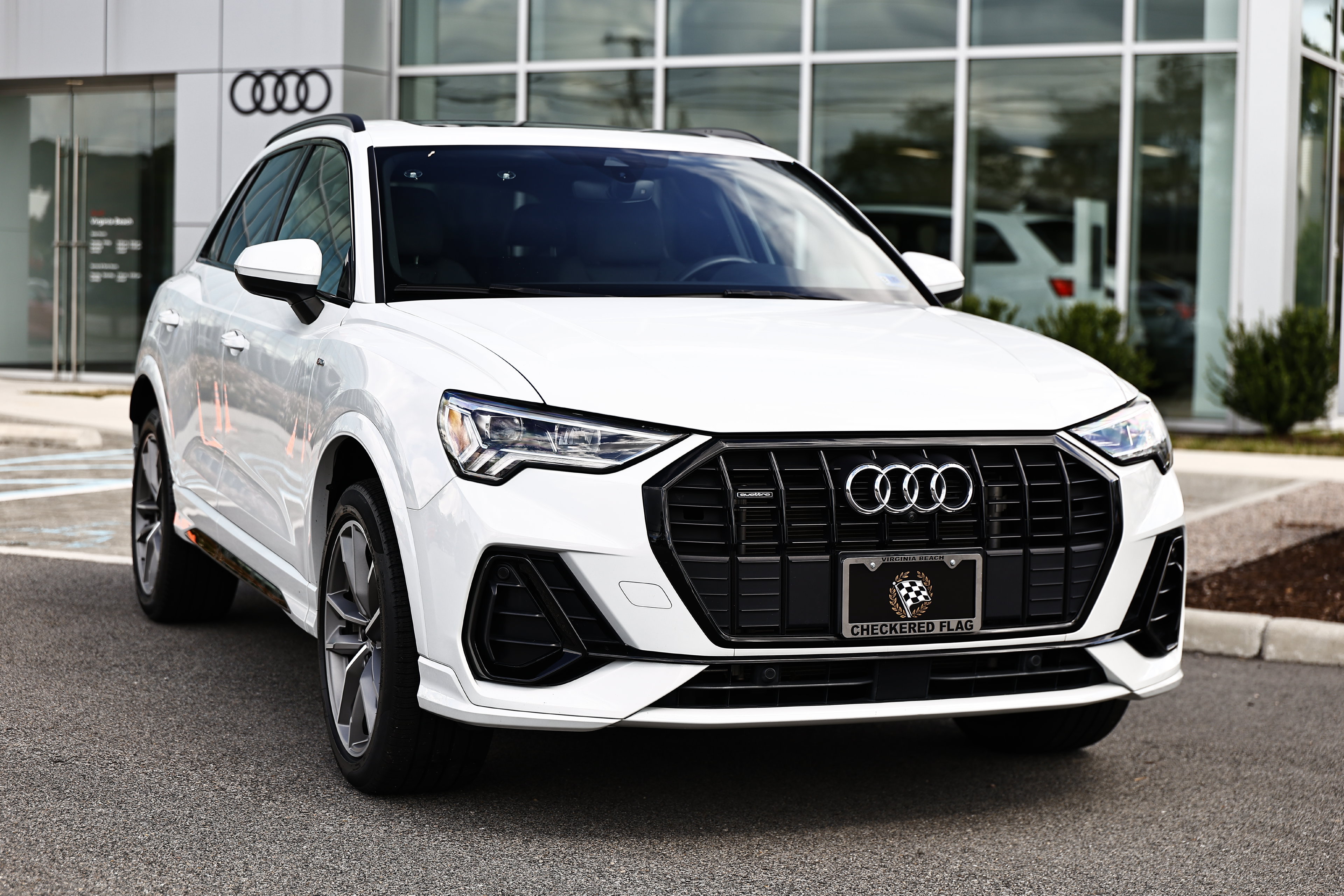 Used 2022 Audi Q3 2.0T Premium Plus w/ Premium Plus Package AWD/4WD image 2