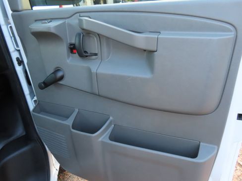 Used 2019 Chevrolet Express 2500 image 17