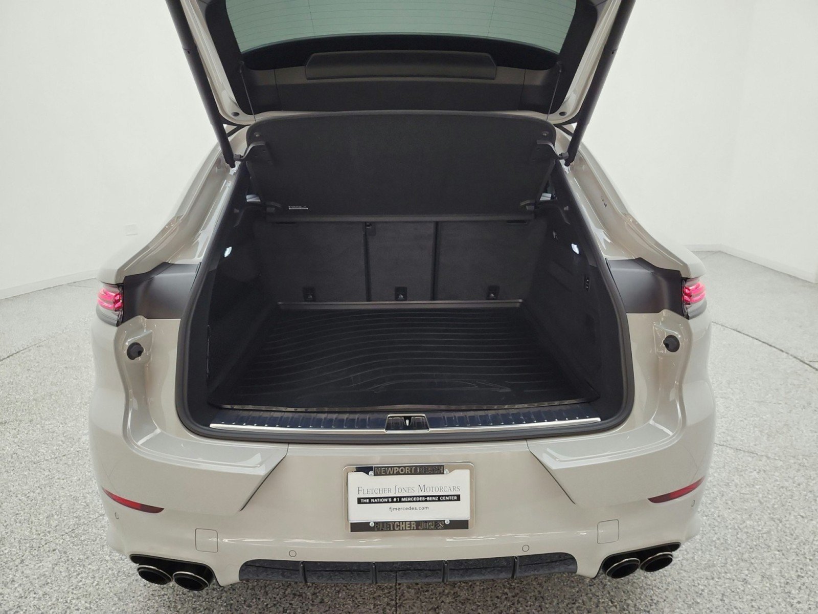Used 2025 Porsche Cayenne GTS AWD/4WD image 18