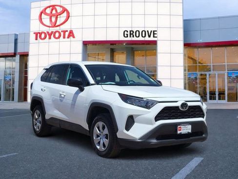 Used 2019 Toyota RAV4 LE w/ Carpet Mat Package AWD/4WD image 7