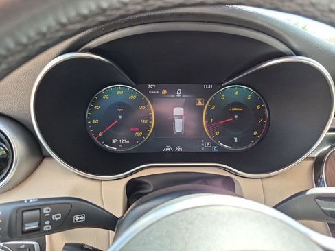 Used 2022 Mercedes-Benz GLC 300 4MATIC w/ Driver Assistance Package image 39