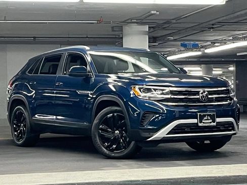 Certified 2023 Volkswagen Atlas Cross Sport SE w/ Black Wheel Package AWD/4WD image 2