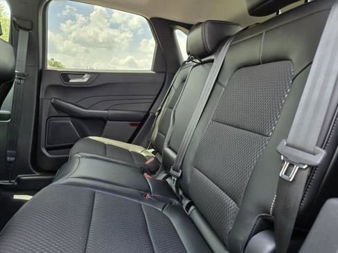 New 2024 Ford Escape SE image 30