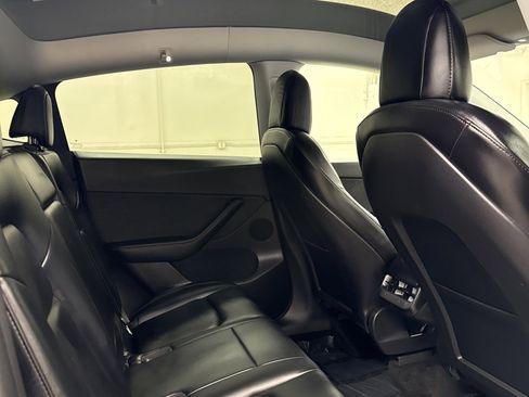 Used 2021 Tesla Model Y Long Range image 15