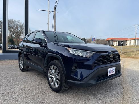 Used 2020 Toyota RAV4 XLE Premium image 13