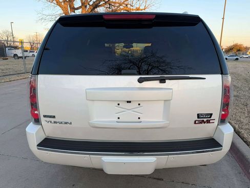 Used 2012 GMC Yukon Denali image 7
