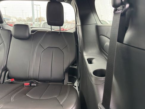 New 2026 Chrysler Pacifica Select image 33