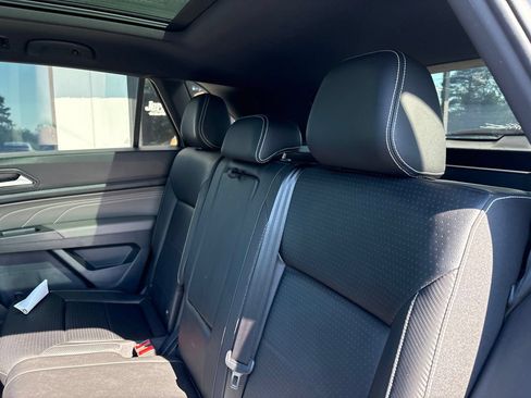 Used 2023 Volkswagen Atlas Cross Sport SE w/ Panoramic Sunroof Package AWD/4WD image 6