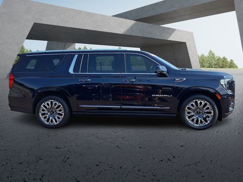 Used 2023 GMC Yukon XL Denali Ultimate AWD/4WD image 7