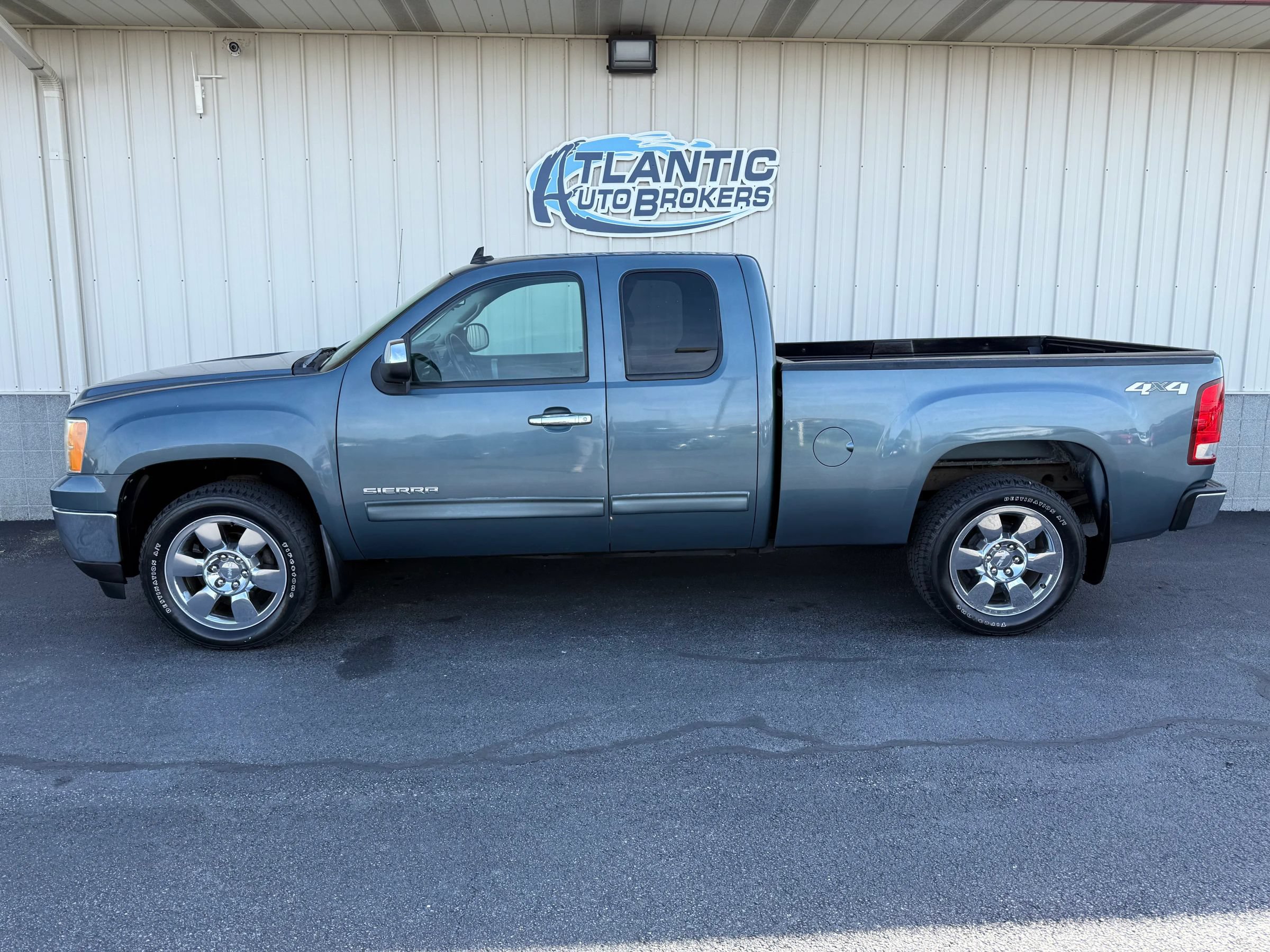 Used 2009 GMC Sierra 1500 SLE w/ Power Pack Plus AWD/4WD image 2