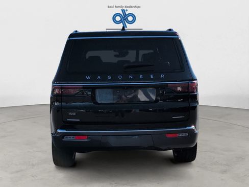 Used 2022 Jeep Wagoneer Series III w/ Premium Group I AWD/4WD image 6