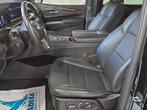 Used 2023 Cadillac Escalade ESV Luxury image 4