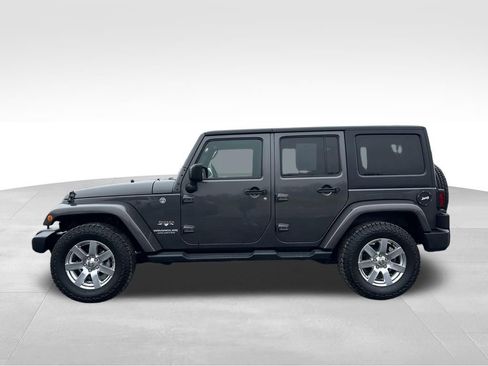 Used 2017 Jeep Wrangler Unlimited Sahara w/ Connectivity Group image 12