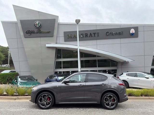 Used 2022 Alfa Romeo Stelvio Ti AWD/4WD image 8
