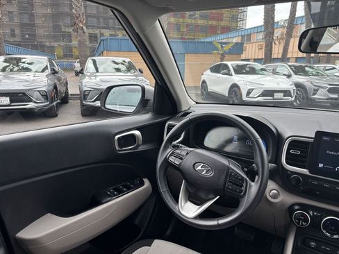 Used 2025 Hyundai Venue SEL FWD image 34