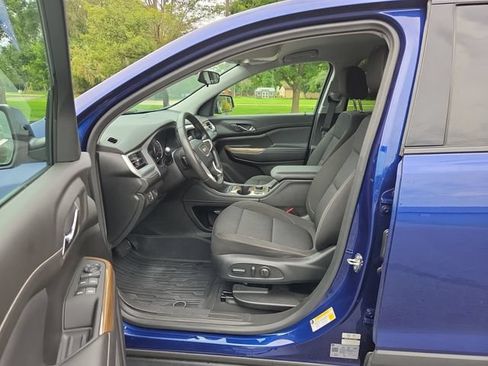 Used 2023 GMC Acadia SLE w/ Driver Convenience Package FWD image 10