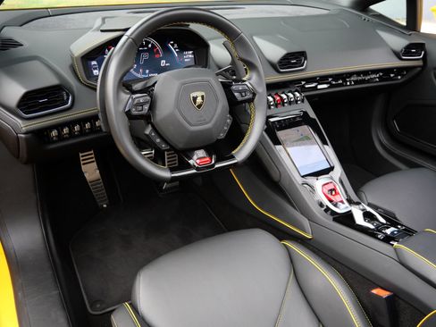 Used 2024 Lamborghini Huracan EVO AWD/4WD image 15