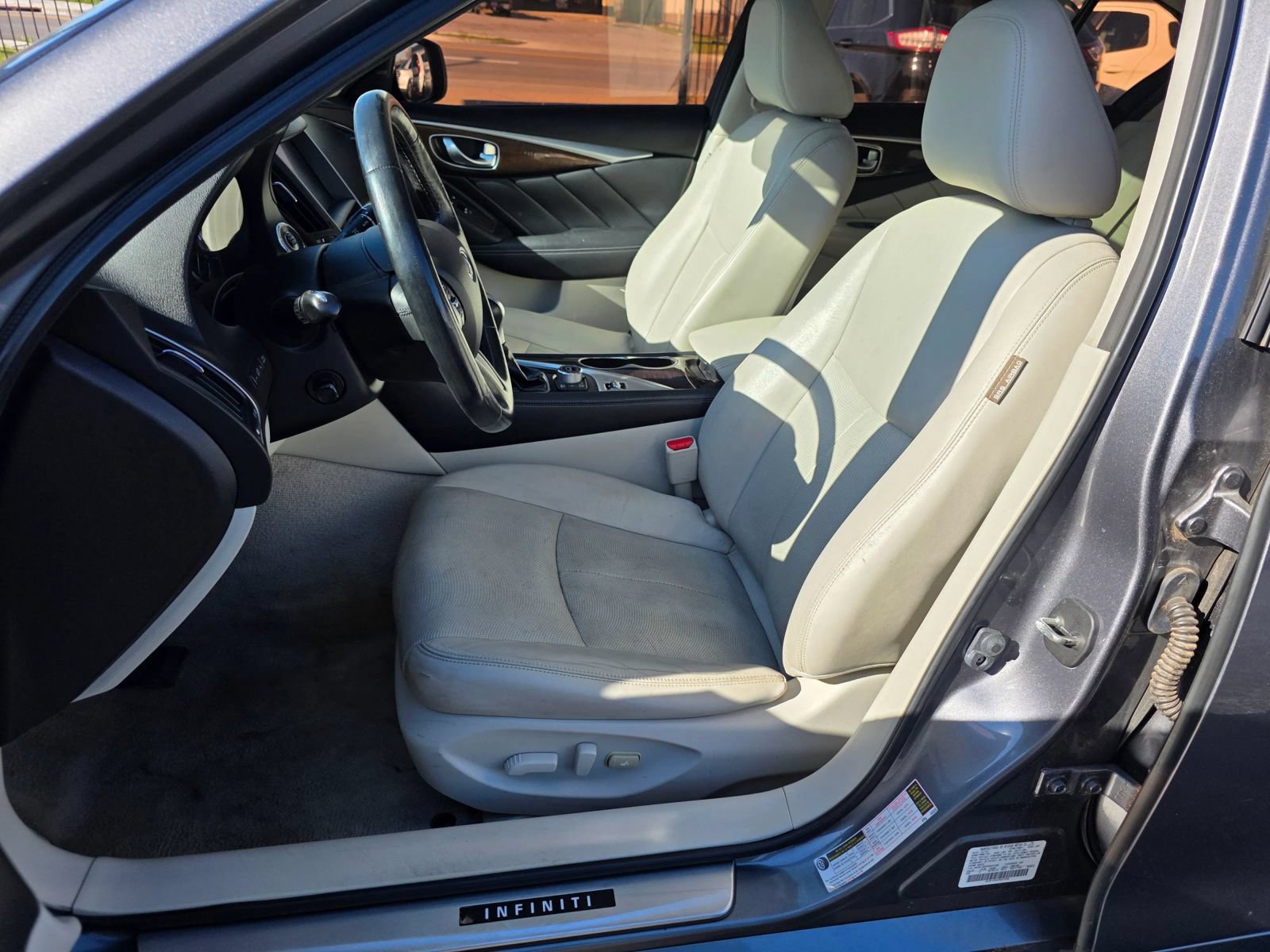 Used 2015 INFINITI Q50 Premium w/ Technology Package AWD/4WD image 9