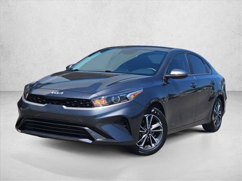 Used 2024 Kia Forte LXS w/ LXS Technology Package FWD image 4